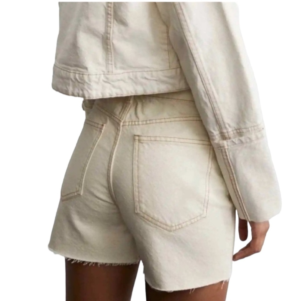 House of Harlow Cream High Rise Mom Short